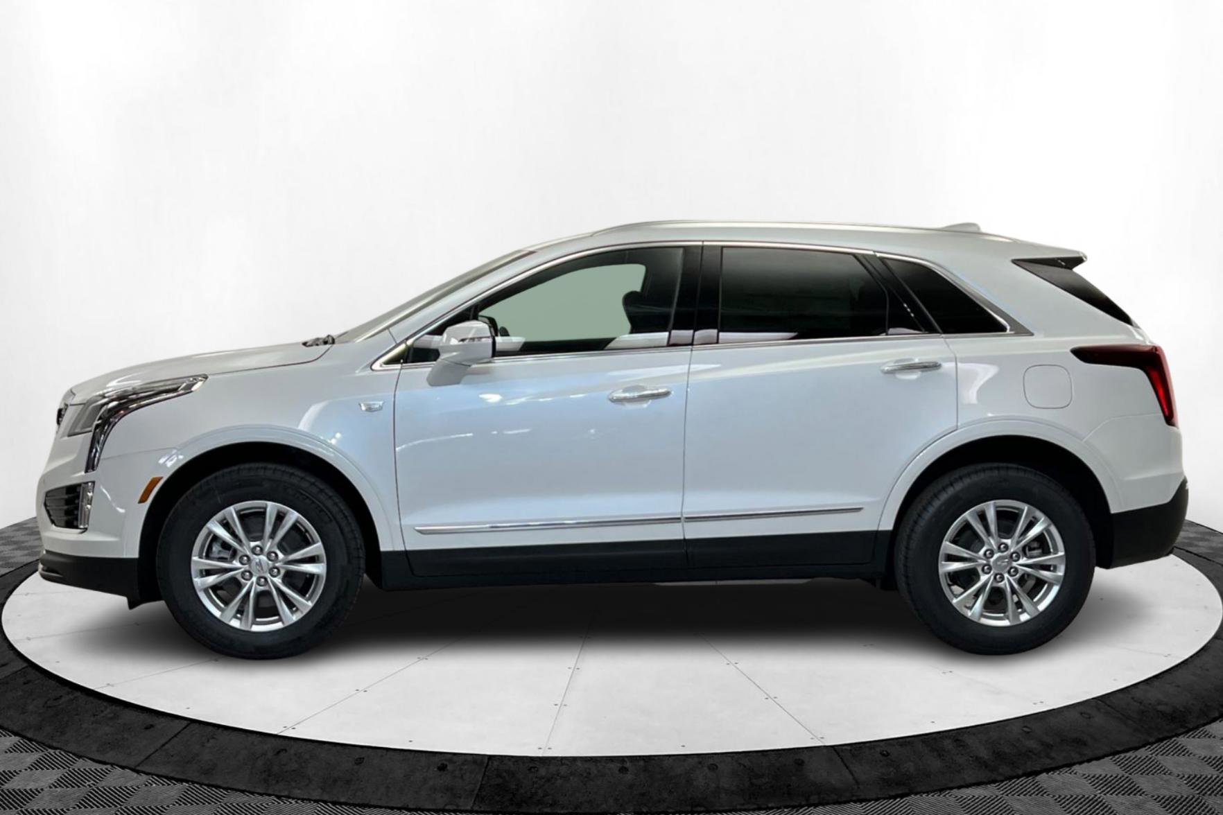 2025 Cadillac XT5 Luxury photo 2