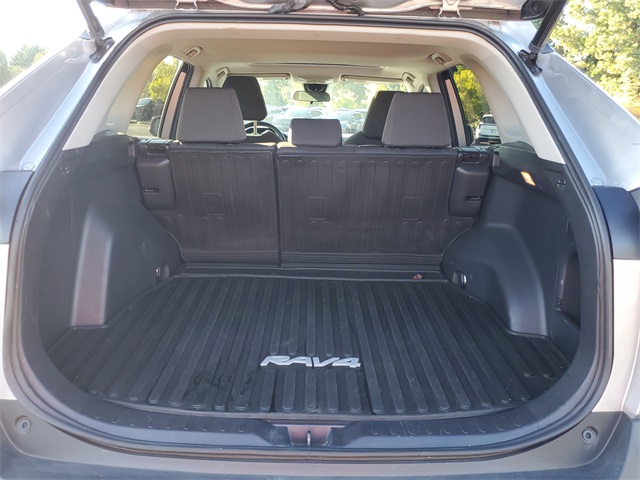 2021 Toyota RAV4 Hybrid XLE photo 9