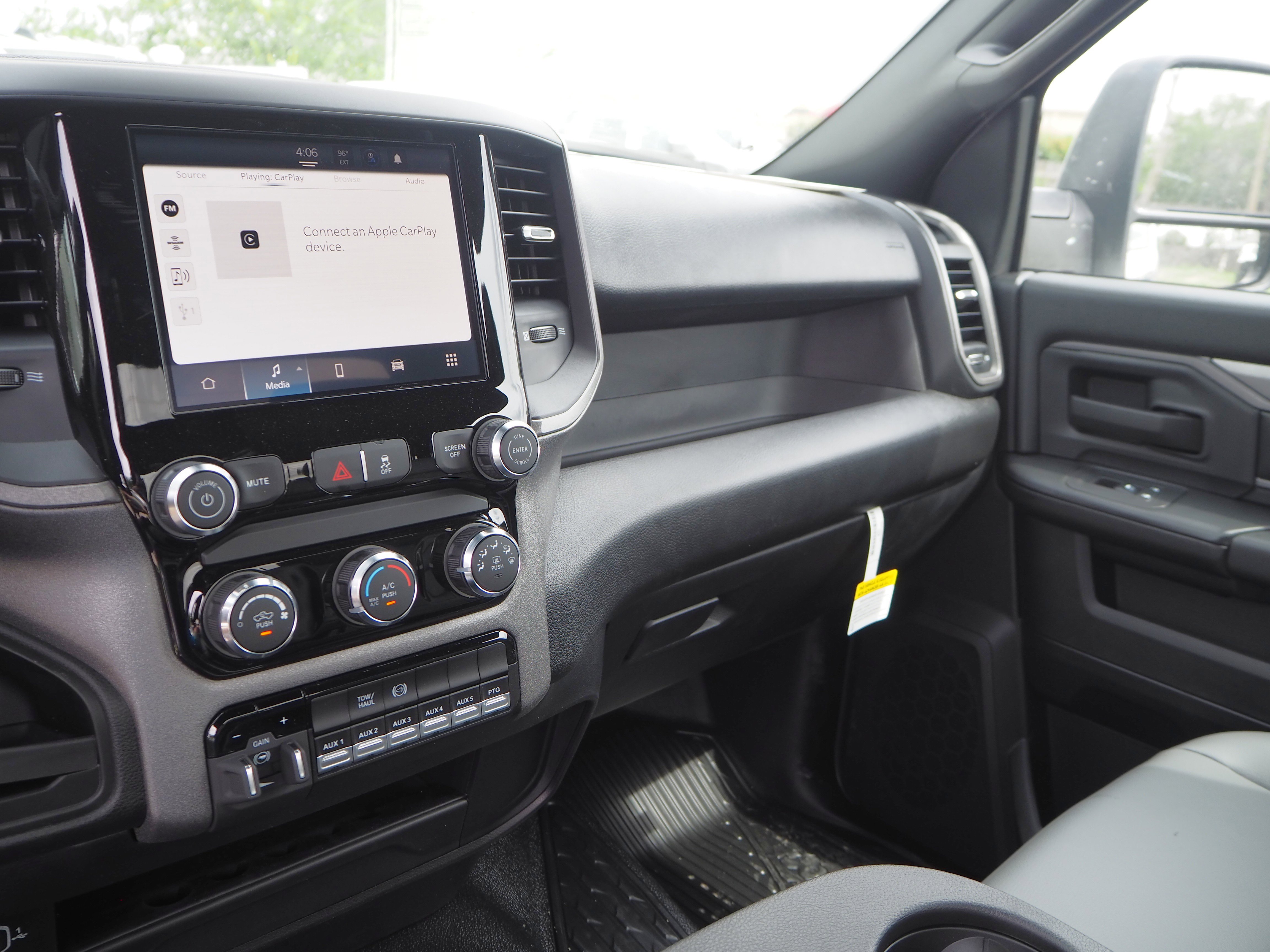 2025 Ram 3500 Tradesman photo 3