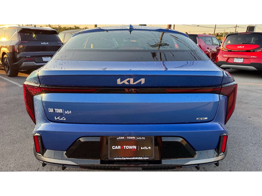 2025 Kia K4 GT-Line photo 3