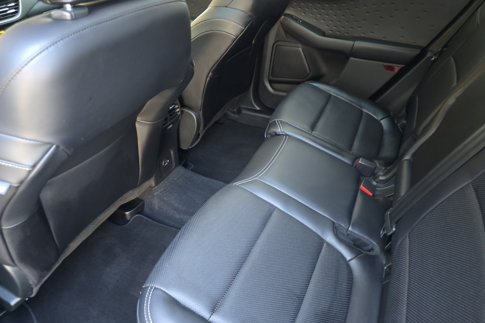 2020 Ford Escape SE Sport Hybrid photo 12