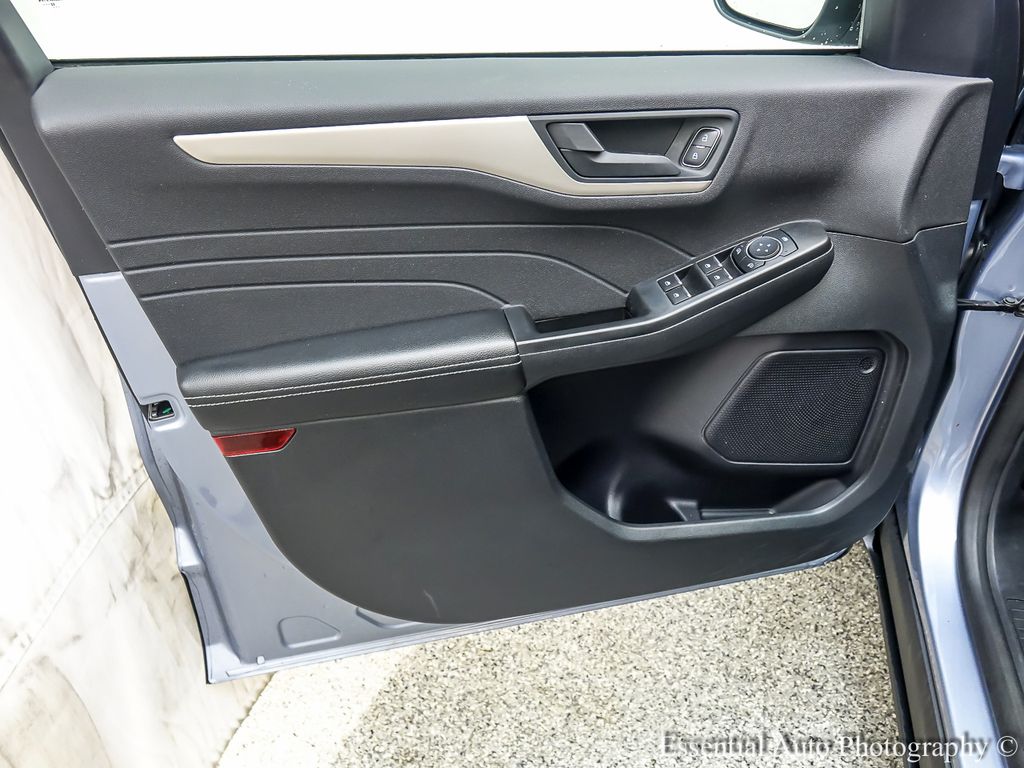 2022 Ford Escape SE photo 17