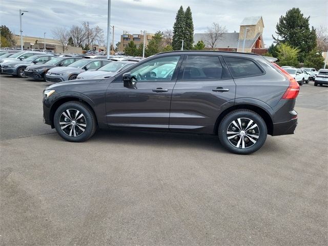 2025 Volvo XC60 B5 Core photo 2