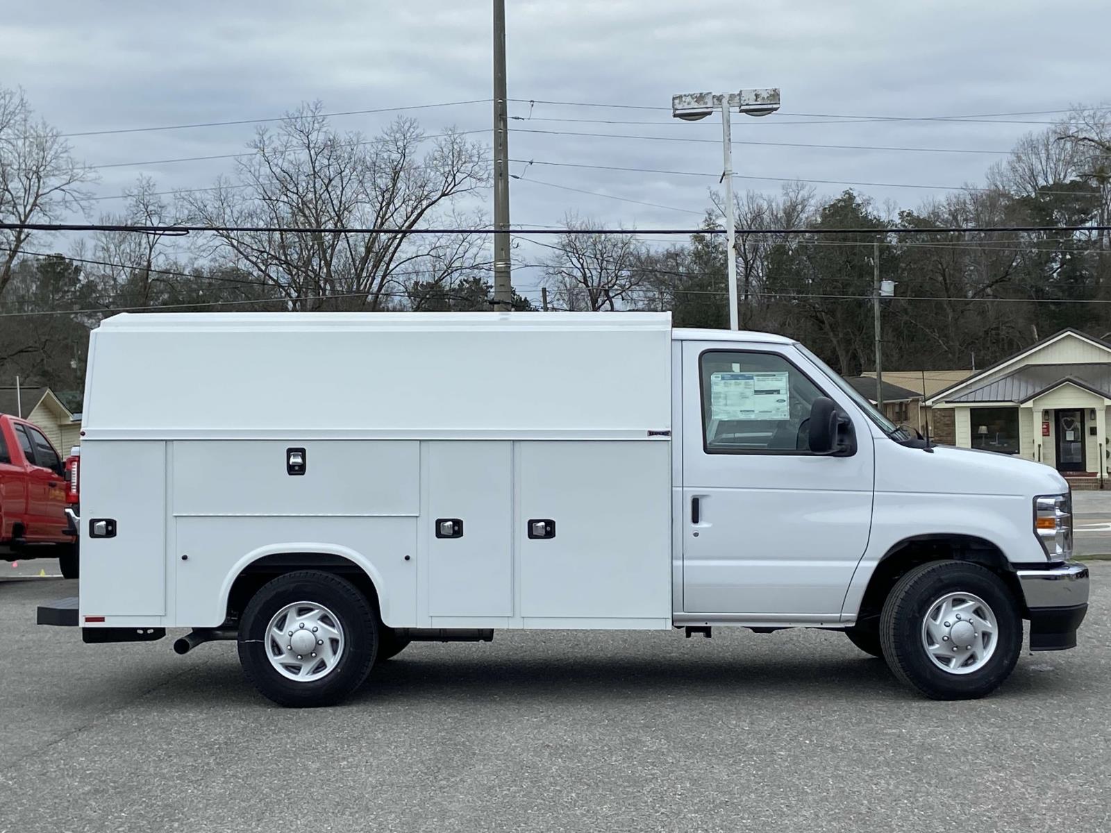 2025 Ford E-350 Base photo 2
