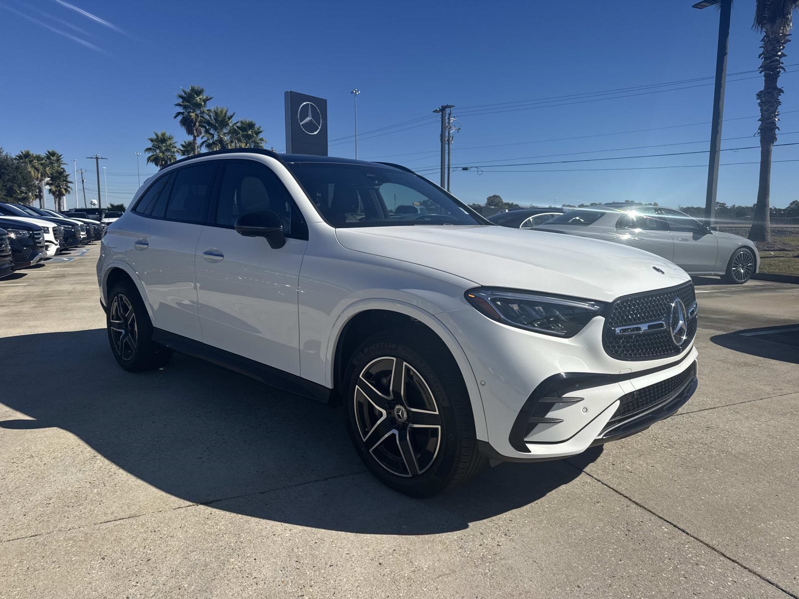 2025 Mercedes Benz GLC 300 4MATIC photo 3