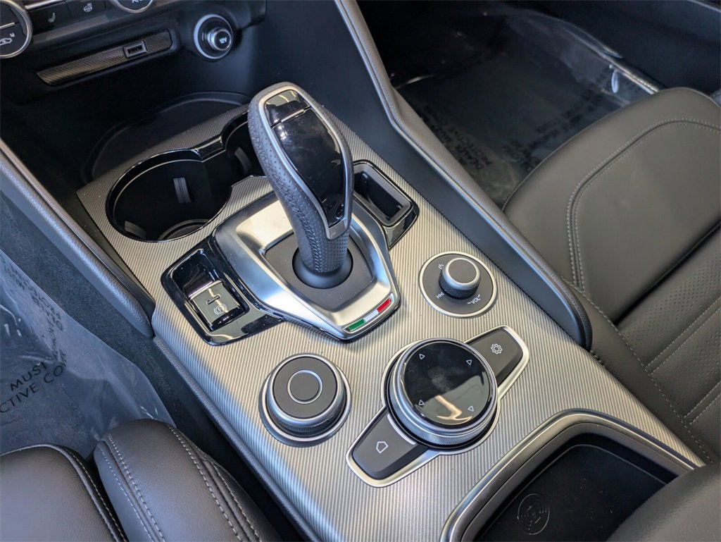 2025 Alfa Romeo Giulia Base photo 21