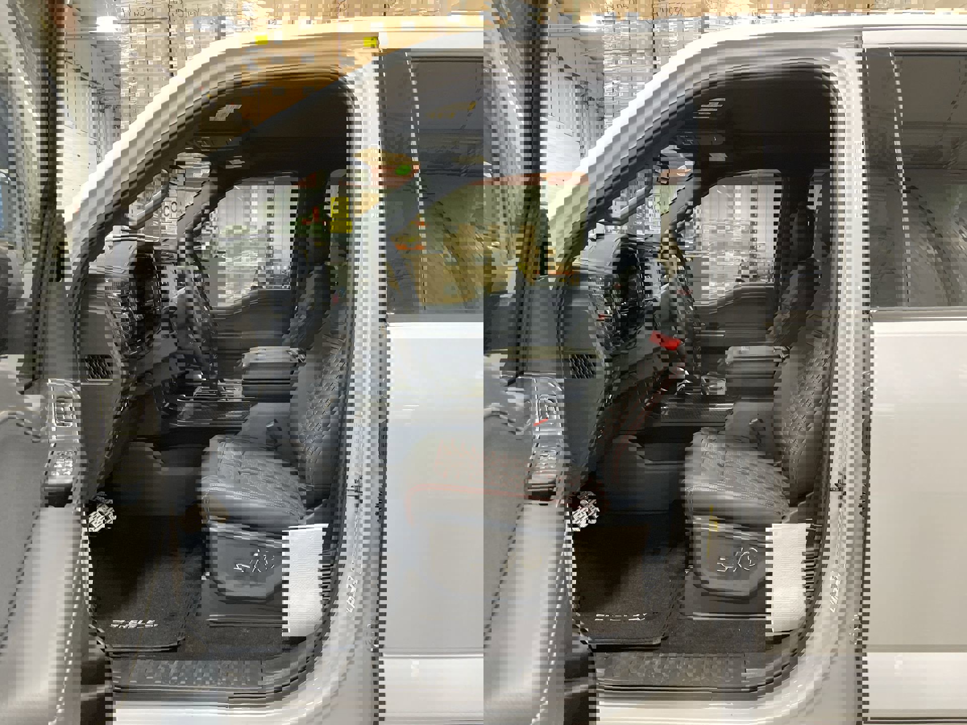 2025 Ford F-150 Lariat photo 28