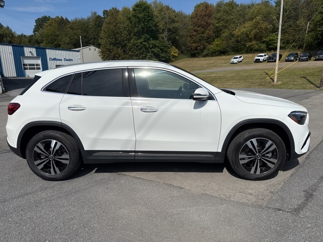 2025 Mercedes Benz GLA 250 4MATIC photo 3