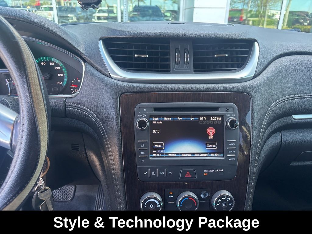 2017 Chevrolet Traverse 1LT photo 4