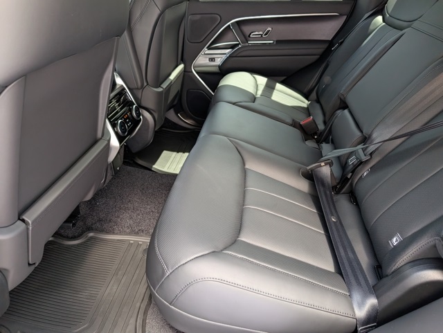 2025 Land Rover Range Rover SE photo 23