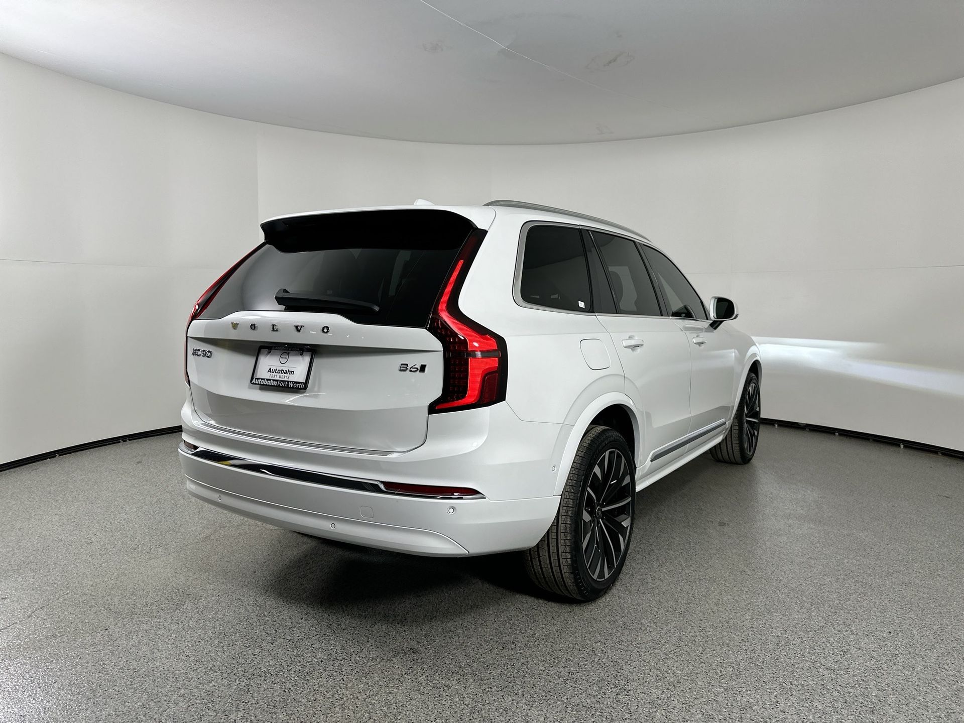 2025 Volvo XC90 AWD Plus photo 4