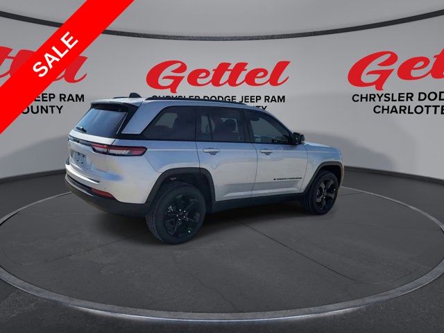2025 Jeep Grand Cherokee Altitude photo 8