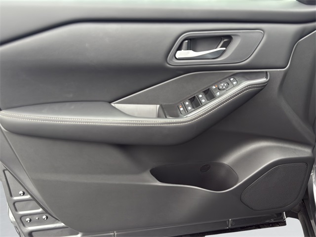 2026 Nissan Rogue SV photo 16