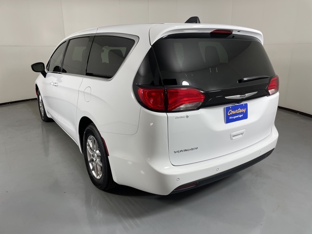 2026 Chrysler Voyager LX photo 6