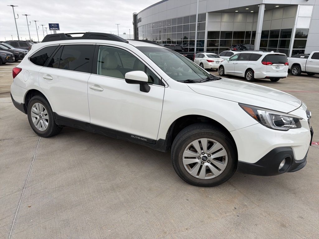 2018 Subaru Outback 2.5i Premium photo 2