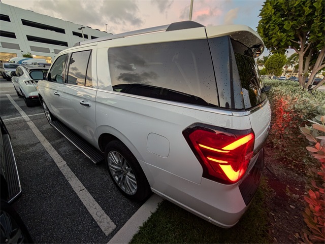 2024 Ford Expedition MAX Platinum photo 7