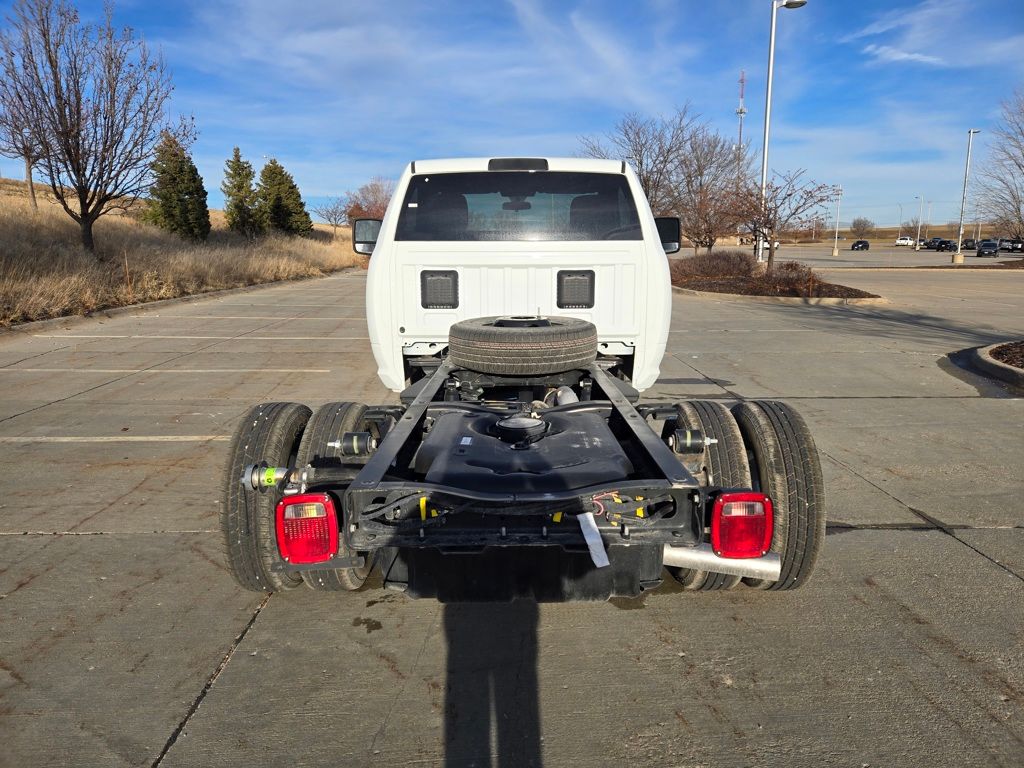 2024 Ram 3500 Tradesman photo 3