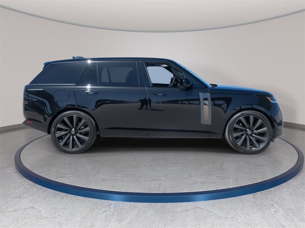 2025 Land Rover Range Rover SV photo 6