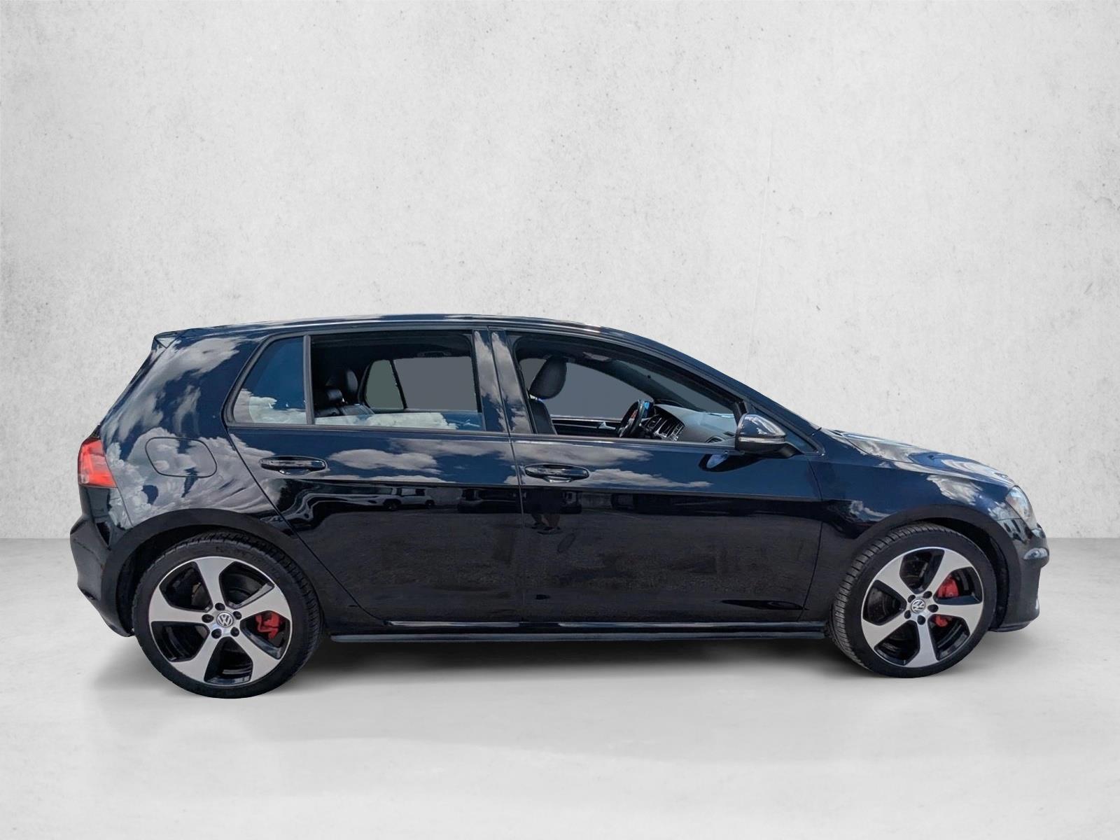 2016 Volkswagen Golf GTI SE Performance photo 3