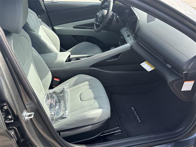 2025 Hyundai Elantra Hybrid Limited photo 12