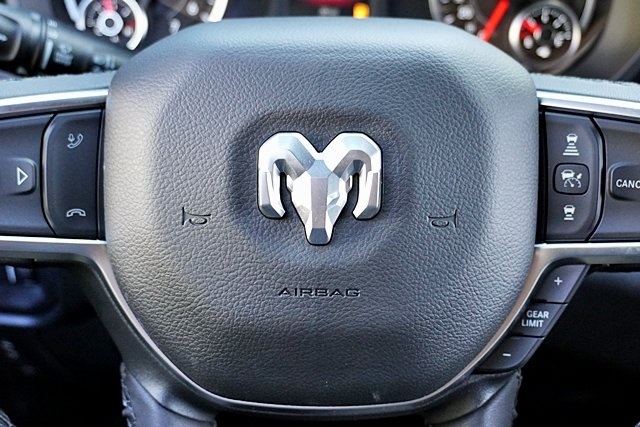 New 2026 Diamond Black Crystal Pearl-Coat Exterior Paint RAM Big Horn/Lone Star image 39