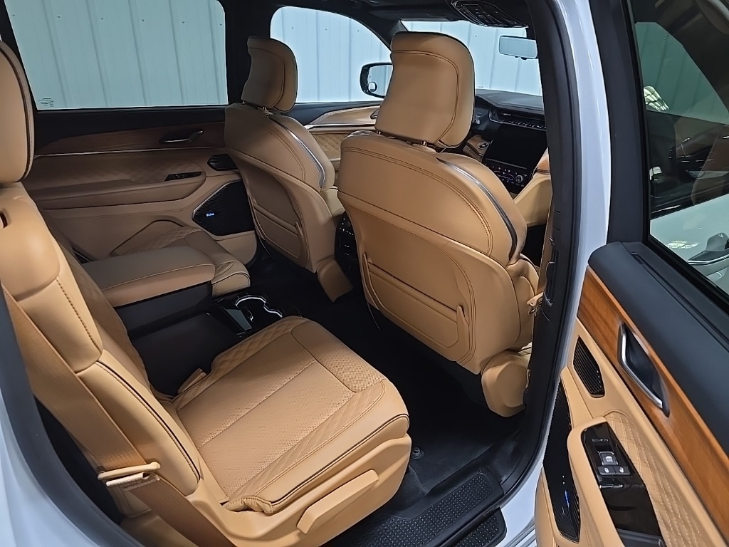 2021 Jeep Grand Cherokee L Summit Reserve photo 18