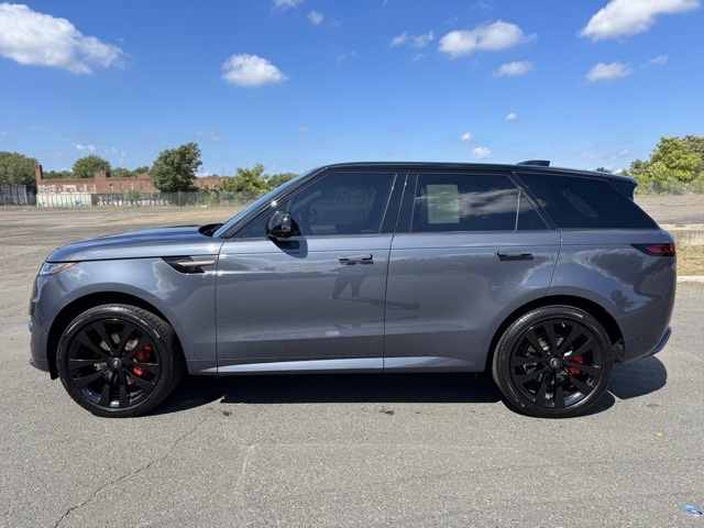 2025 Land Rover Range Rover Sport SE photo 2