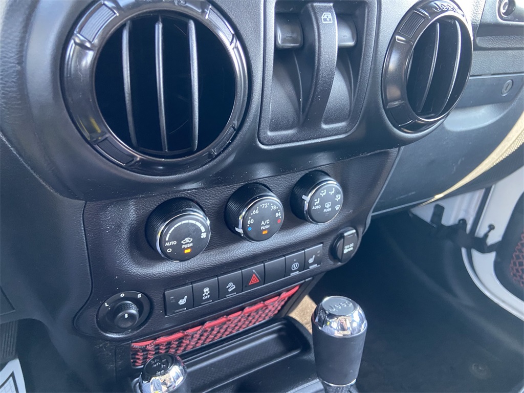 2017 Jeep Wrangler Rubicon Recon photo 18