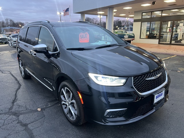 2024 Chrysler Pacifica Pinnacle's photo