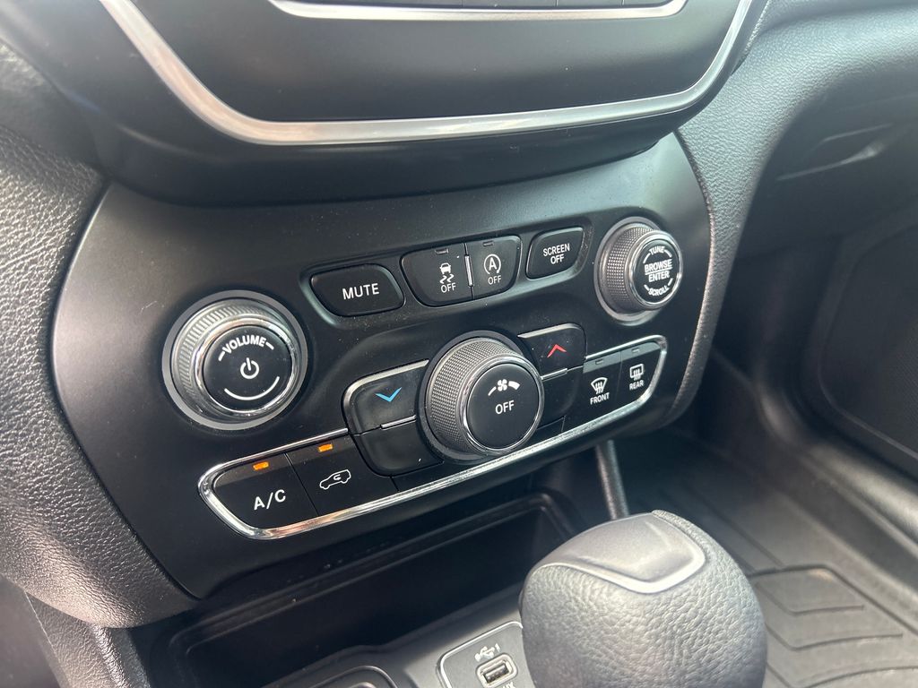 2021 Jeep Cherokee Latitude photo 35