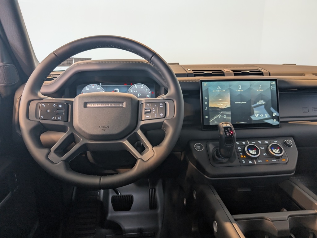 2025 Land Rover Defender 130 X-Dynamic SE photo 13