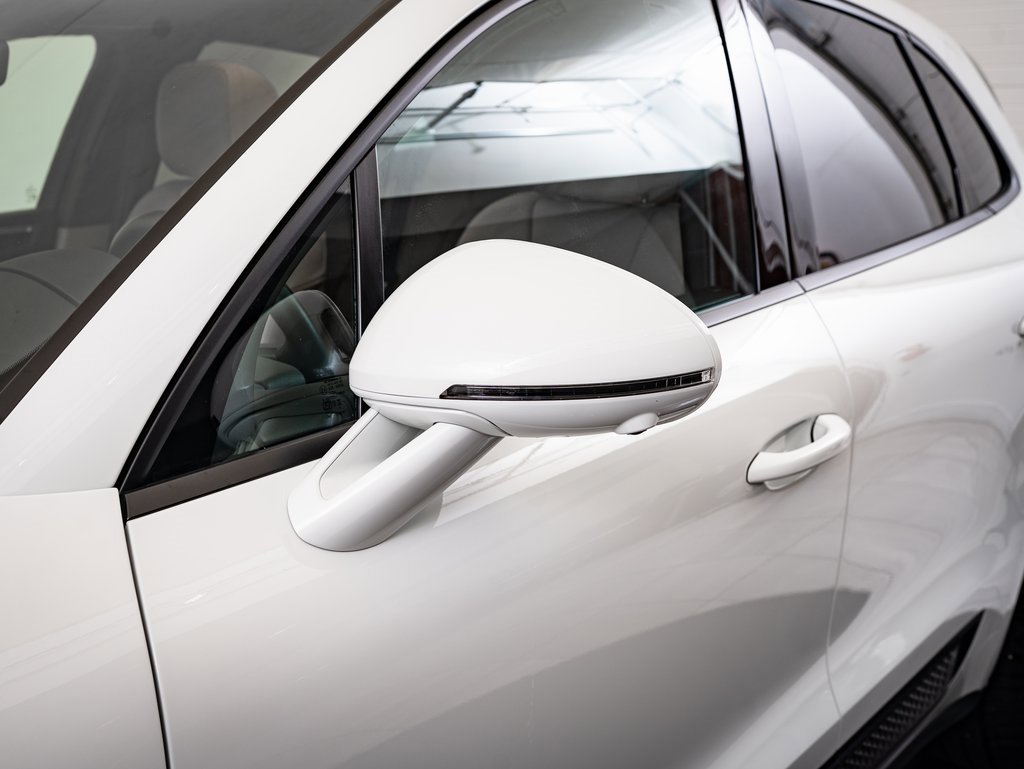 2024 Porsche Macan T photo 16