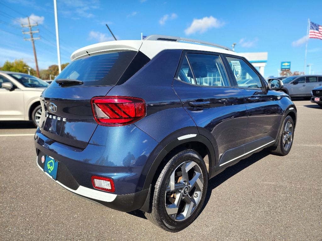2023 Hyundai Venue Limited photo 14