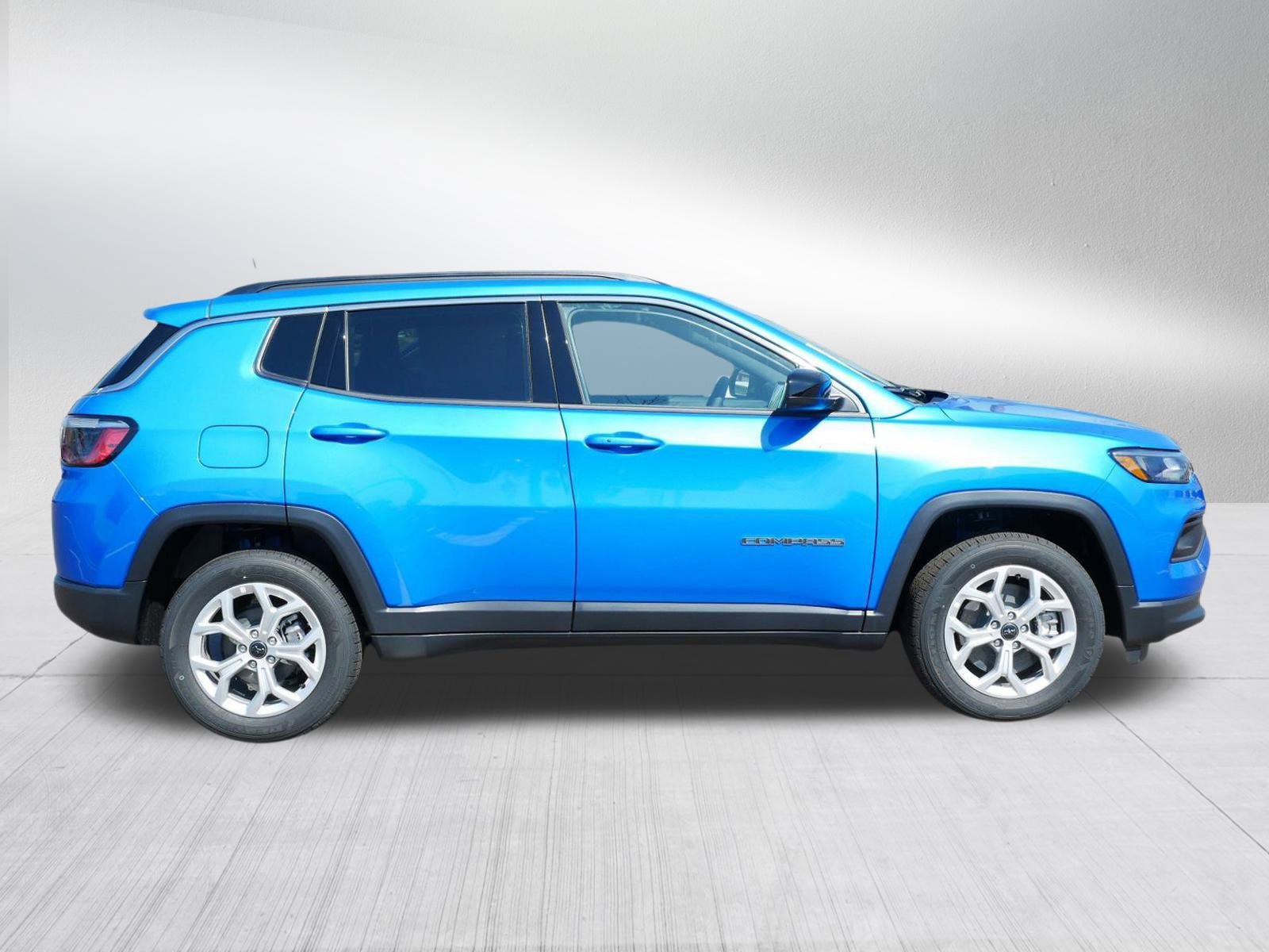 2025 Jeep Compass Latitude photo 8