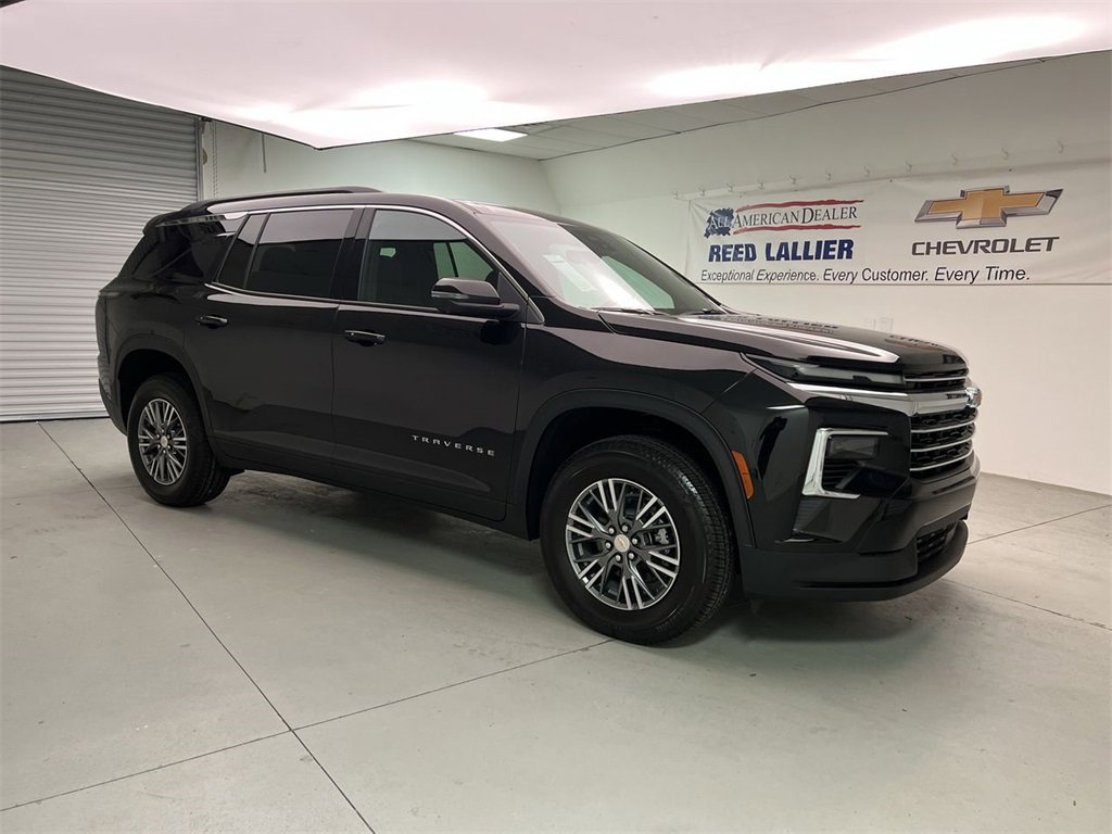 2026 Chevrolet Traverse photo 2
