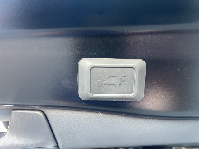 2025 Toyota RAV4 XLE photo 12