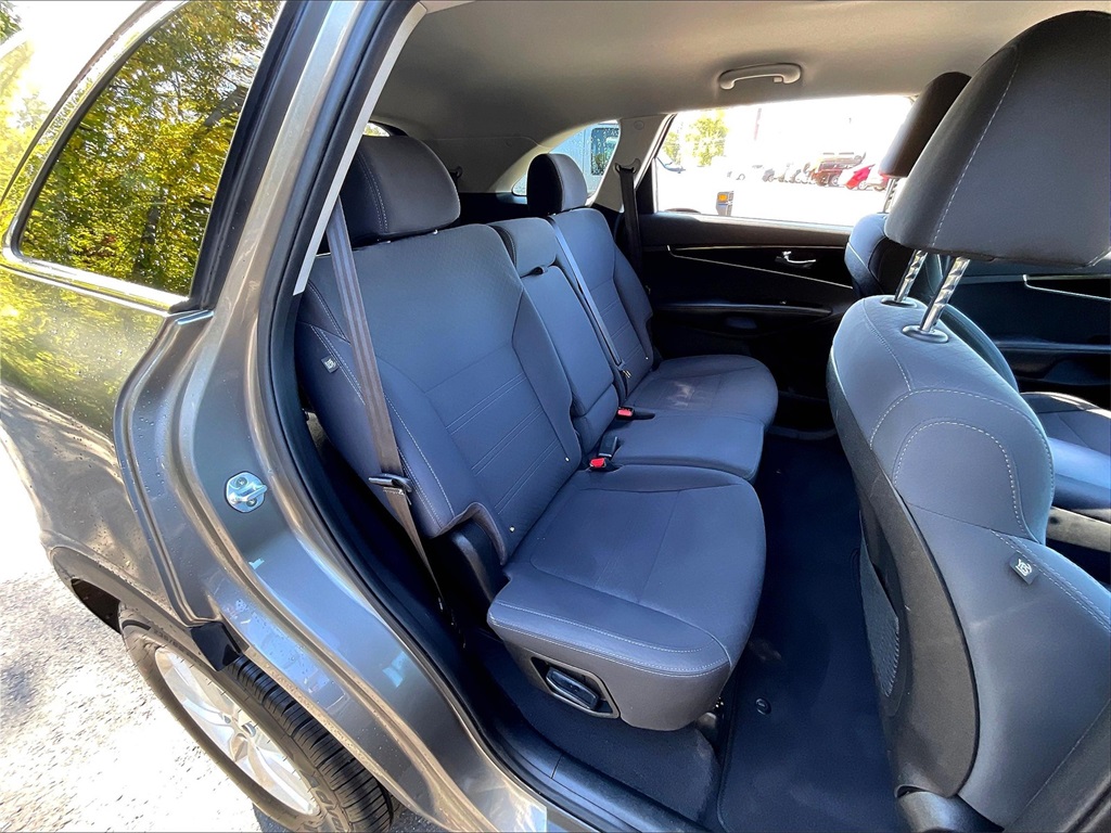 2019 Kia Sorento LX photo 18
