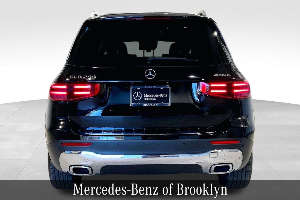 2025 Mercedes Benz GLB 250 4MATIC photo 4