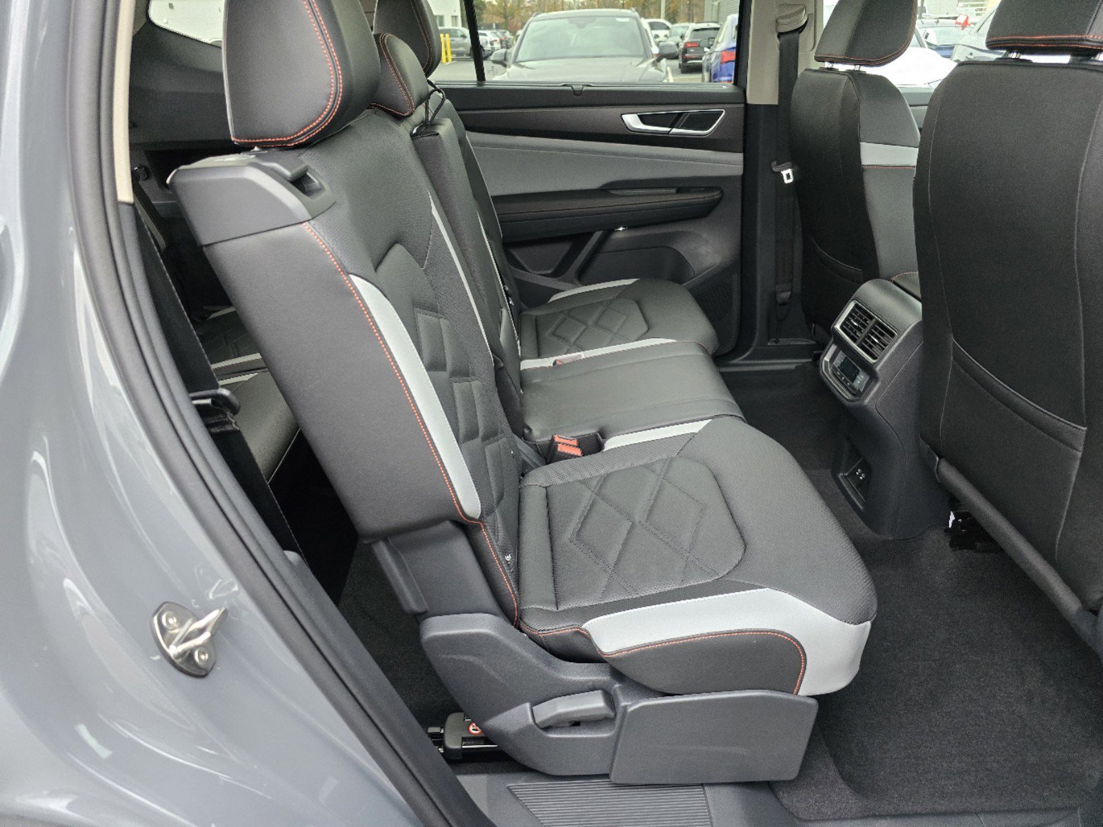 2025 Volkswagen Atlas Peak Edition photo 9