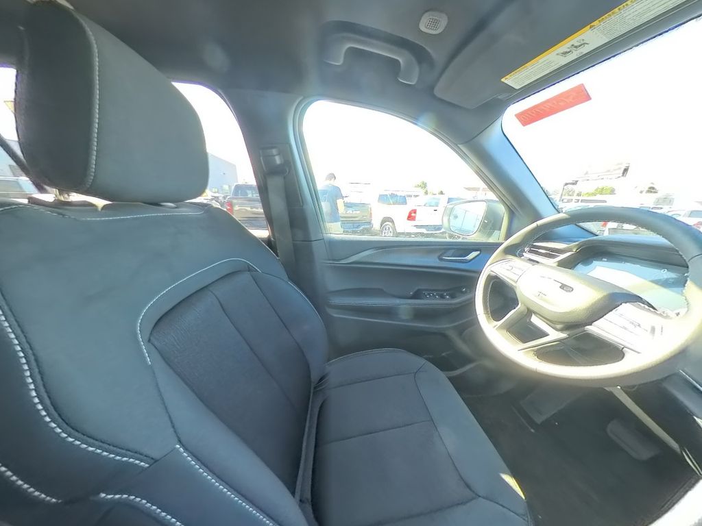 2025 Jeep Grand Cherokee Laredo X photo 28