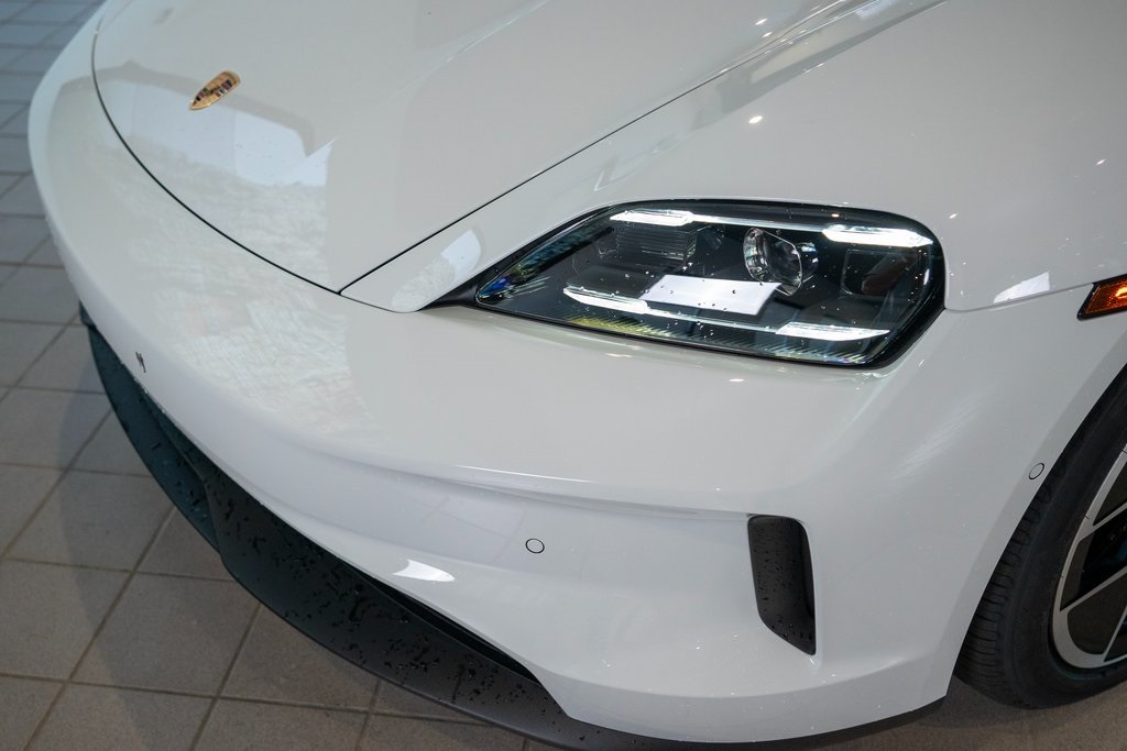 2025 Porsche Taycan S photo 8