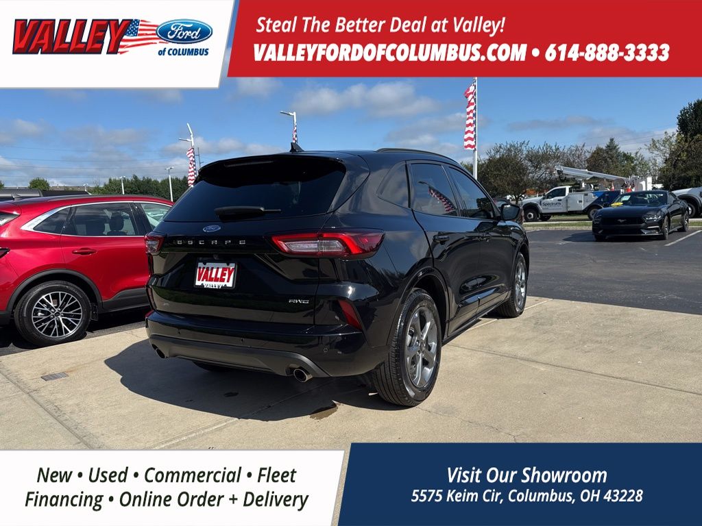 2023 Ford Escape ST-Line photo 2