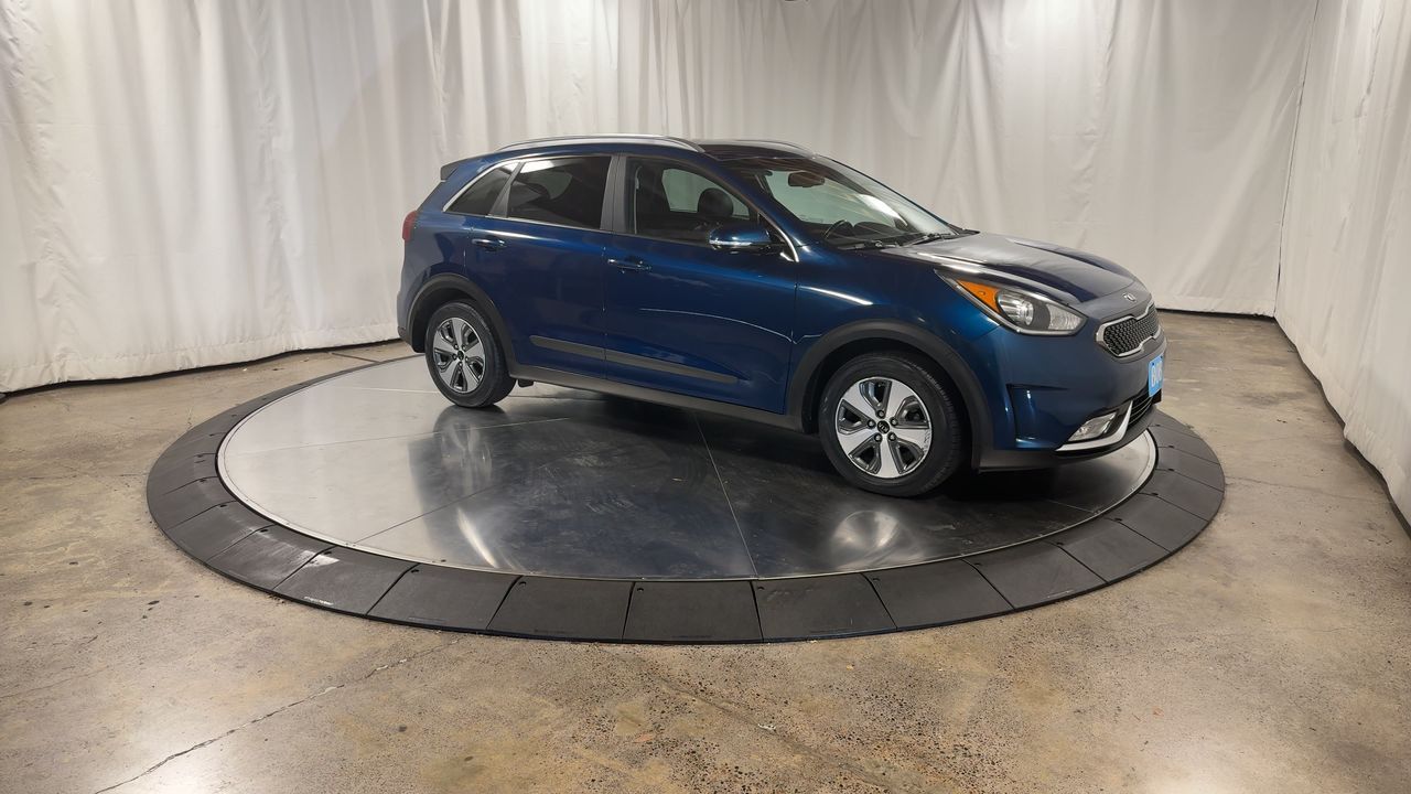 2019 Kia Niro S Touring photo 2