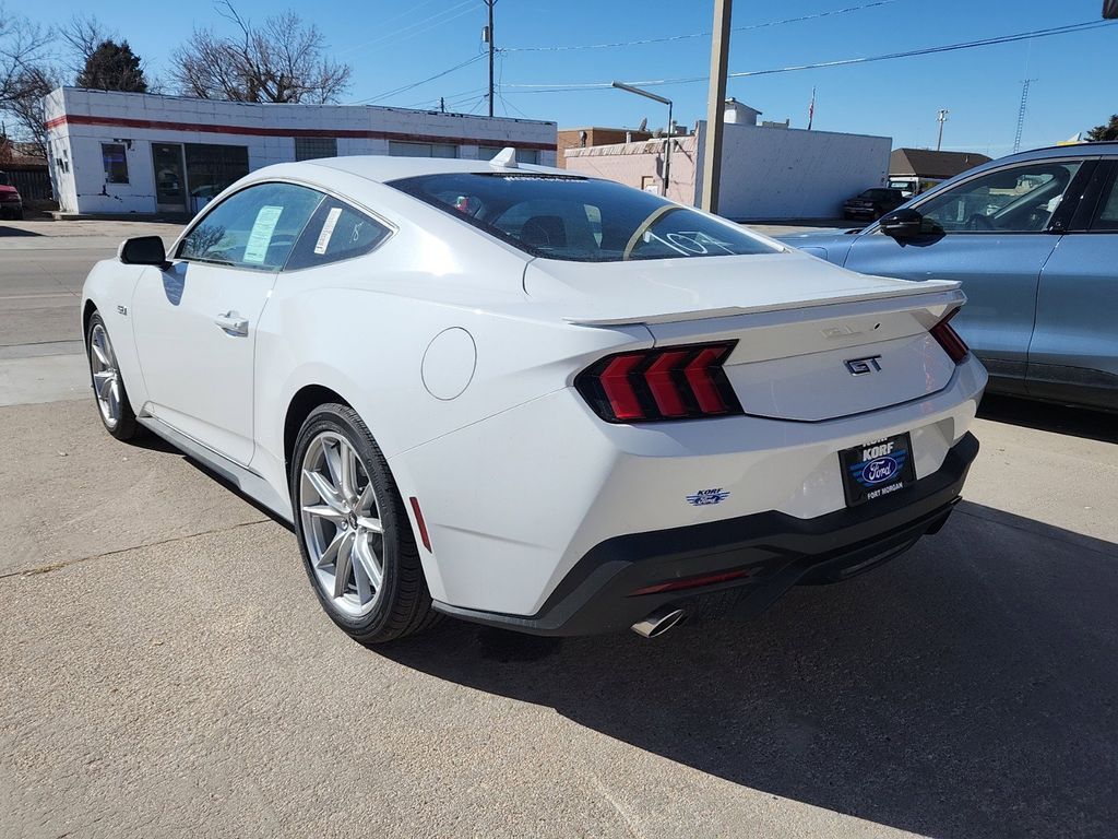 2024 Ford Mustang GT Premium photo 4