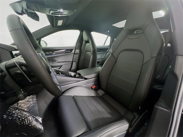 2025 Porsche Panamera E-Hybrid 4 photo 5