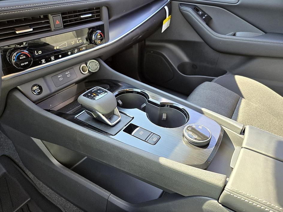 2026 Nissan Rogue SV photo 15