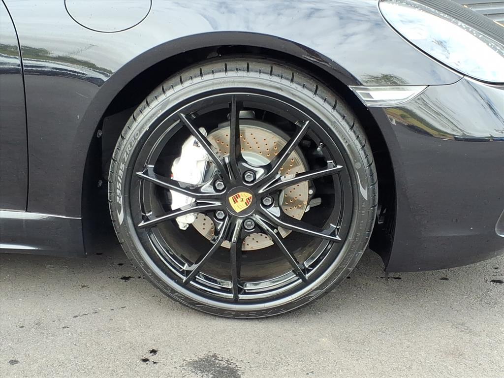 2022 Porsche Cayman T photo 27