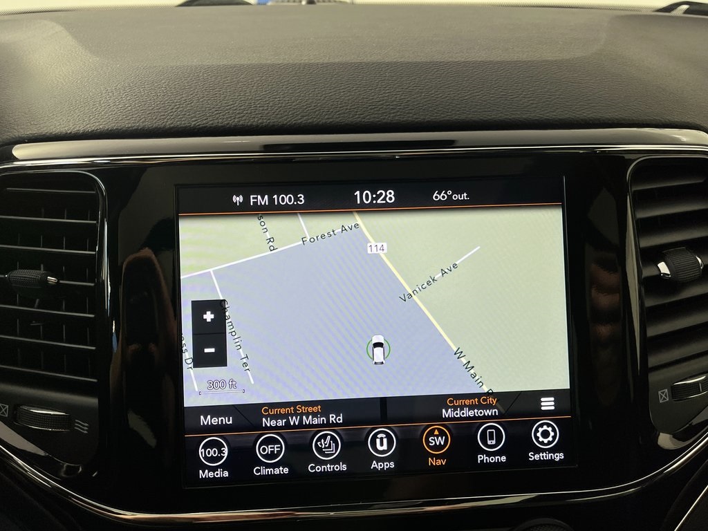 2021 Jeep Grand Cherokee Anniversary Edition photo 5
