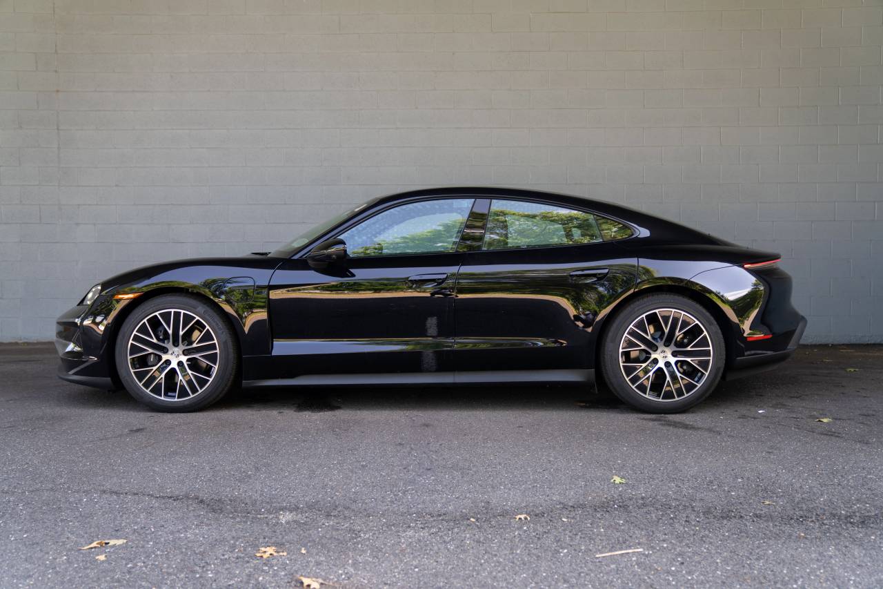 2025 Porsche Taycan 4 photo 2
