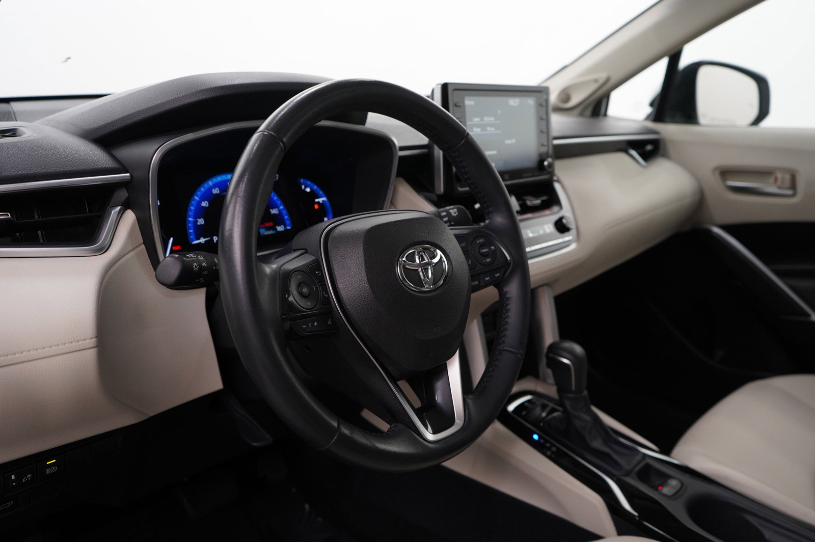2022 Toyota Corolla Cross XLE photo 16